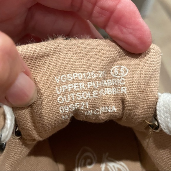 Brand new, never worn Very G women’s tennis shoes. Size 6.5 - Picture 5 of 5